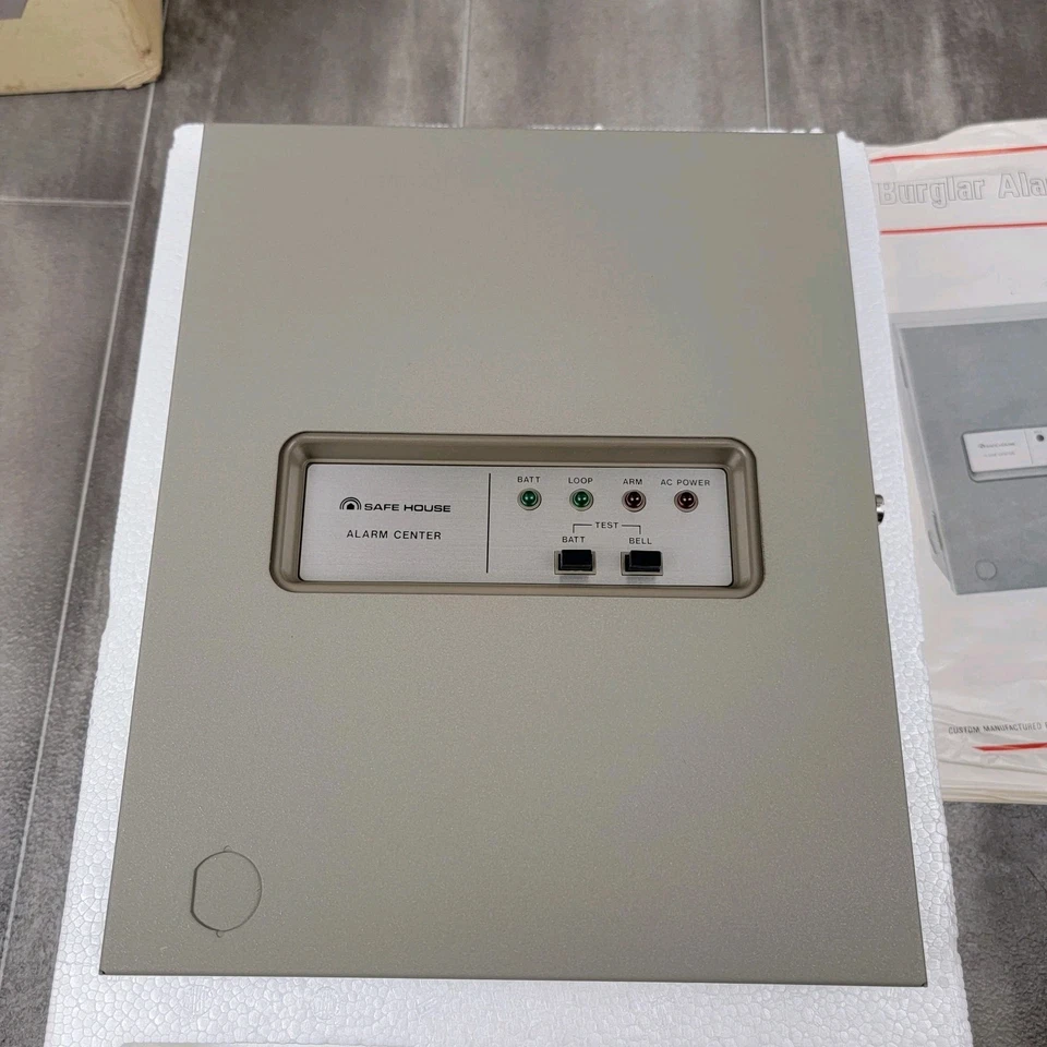 Vintage Safe House Radio Shack Burglar Alarm Center 49-450, Key Switch, Bell Ect - Image 3 of 4
