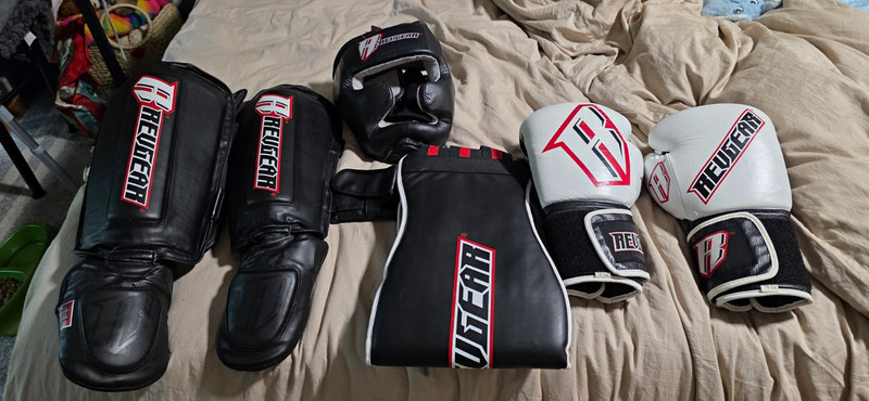 Revgear Sparring Training Boxing Gloves 16 oz White Black Red