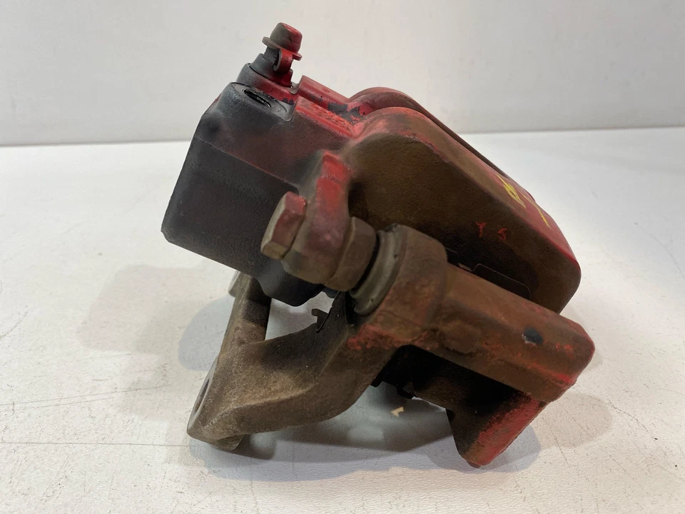 Se adapta a Dodge Charger 2006-2023 pinza de freno trasera izquierda usada sin policía OEM Foto 3 de 4