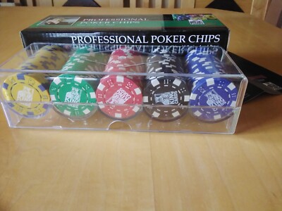 100 Professional Poker Chips Chiptray King Cards 5 Farben Metallkern Top schwer
