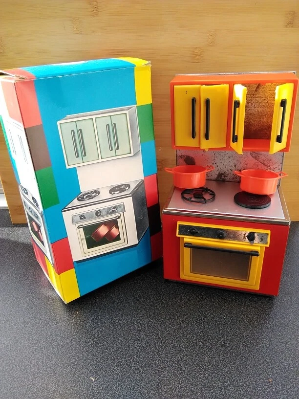 Cucina per casa delle bambole: set di pentole T-fal in miniatura, bollitore e ferro da stiro - Italia