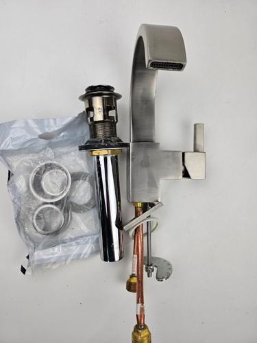 Delta 553LF-SS - Bathroom Sink Faucets Faucet Brilliance Stainless *SCRATCHED*