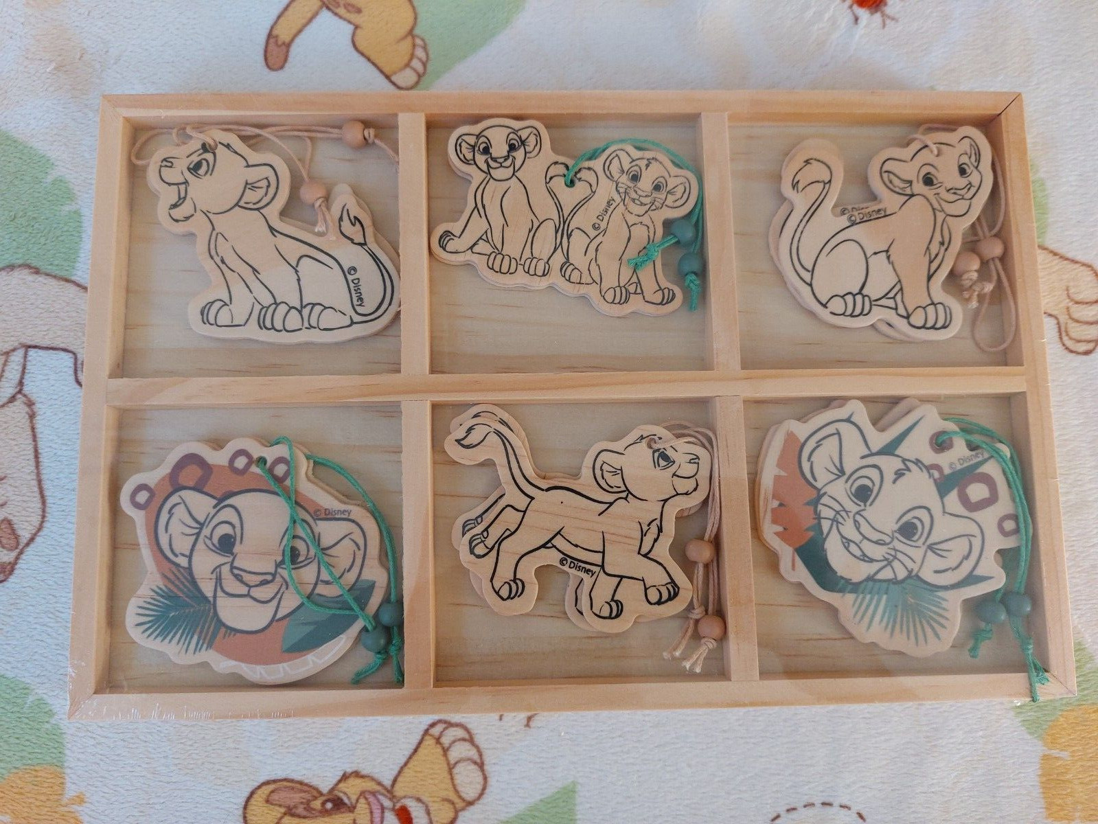 Décoration de noël en bois Disney Simba et Nala pour revivre la magie de l'enfance