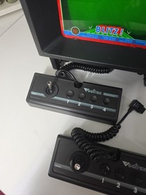 1982 Vectrex Arcade System Console 3000 Smoke Free Home 2 Controller, 2 Games
