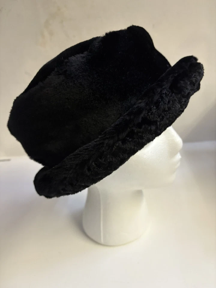 Vintage Women’s Black Faux Fur Rimmed Hat - Image 2 of 4