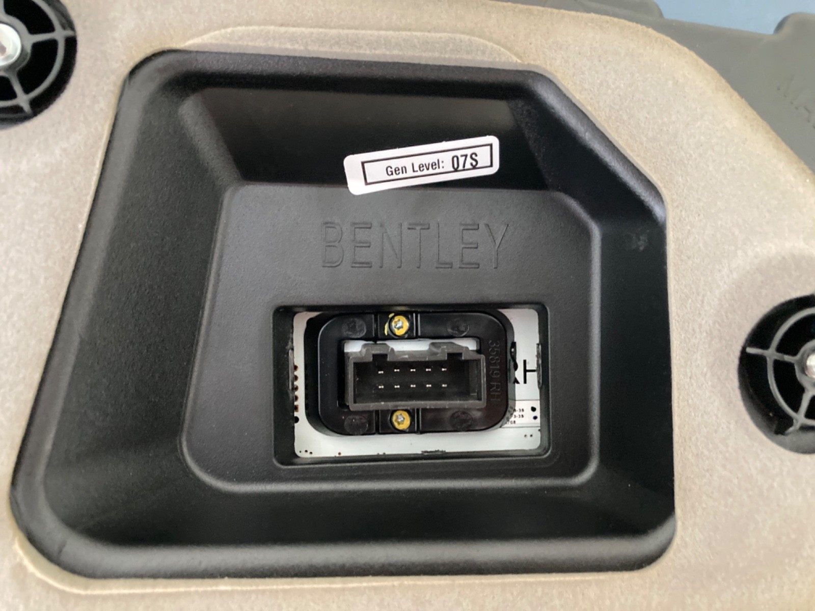 Bentley Flying Spur 2014-2019 Right Tail light P/N 4W0945096J