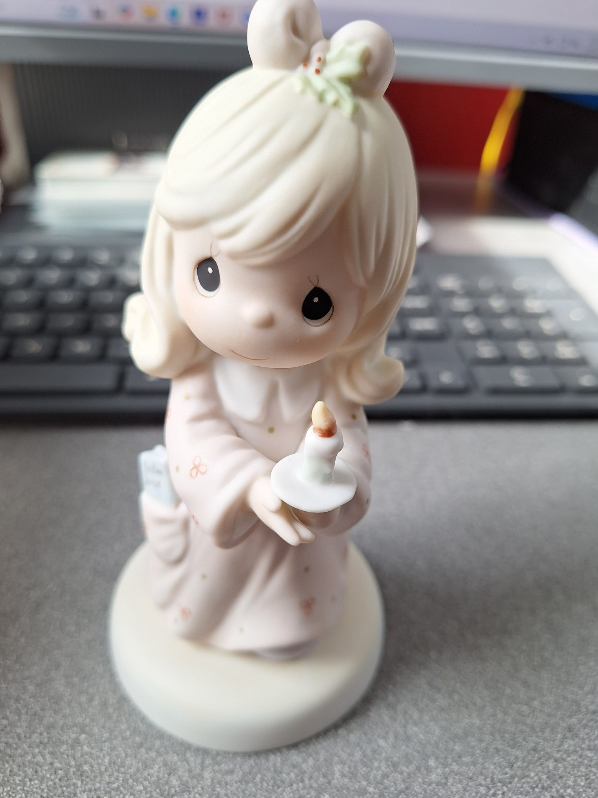 🚨 Precious Moments 272531 Sharing The Light of Love Candle Porcelain Figurine