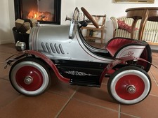 Wunderschönes Tretauto aus Blech mit Beleuchtung und Hupe. Best-Zustand.