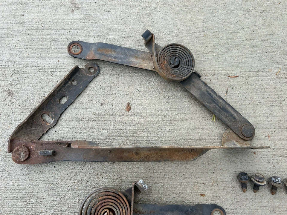 Chevrolet Monte Carlo SS LS 1981-1988 bisagras de capó - par derecha derecha con hardware Foto 3 de 4