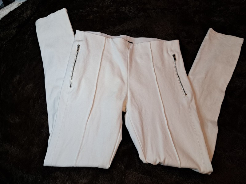 Shinestar White Skinny Legs Capri Pants Size Medium
