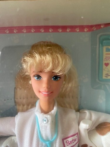 Barbie Pet Doctor Barbie Doll Mattel 1996 Vintage - Picture 2 of 6