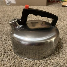 Pre-Owned BENE Casa 2 Qt Stainless Steel Whistling Kettle/Water/Tea/Coffee/Stove