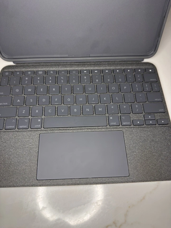 罗技 Combo Touch 背光键盘对开式适用于 iPad Air 10.9" 第 5 代和第 4 代 — 第 4/4 张图片