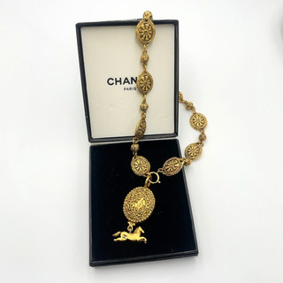 Collana con ciondolo cavallo vintage Chanel originale 3770 incisa con scatola BA010174