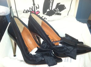 h and m black pumps