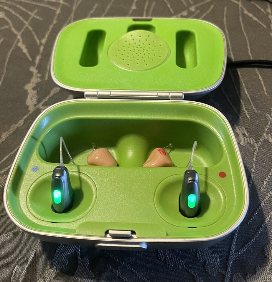 PHONAK Audeo B70 0459 Right & Left Hearings Aids with charging Working