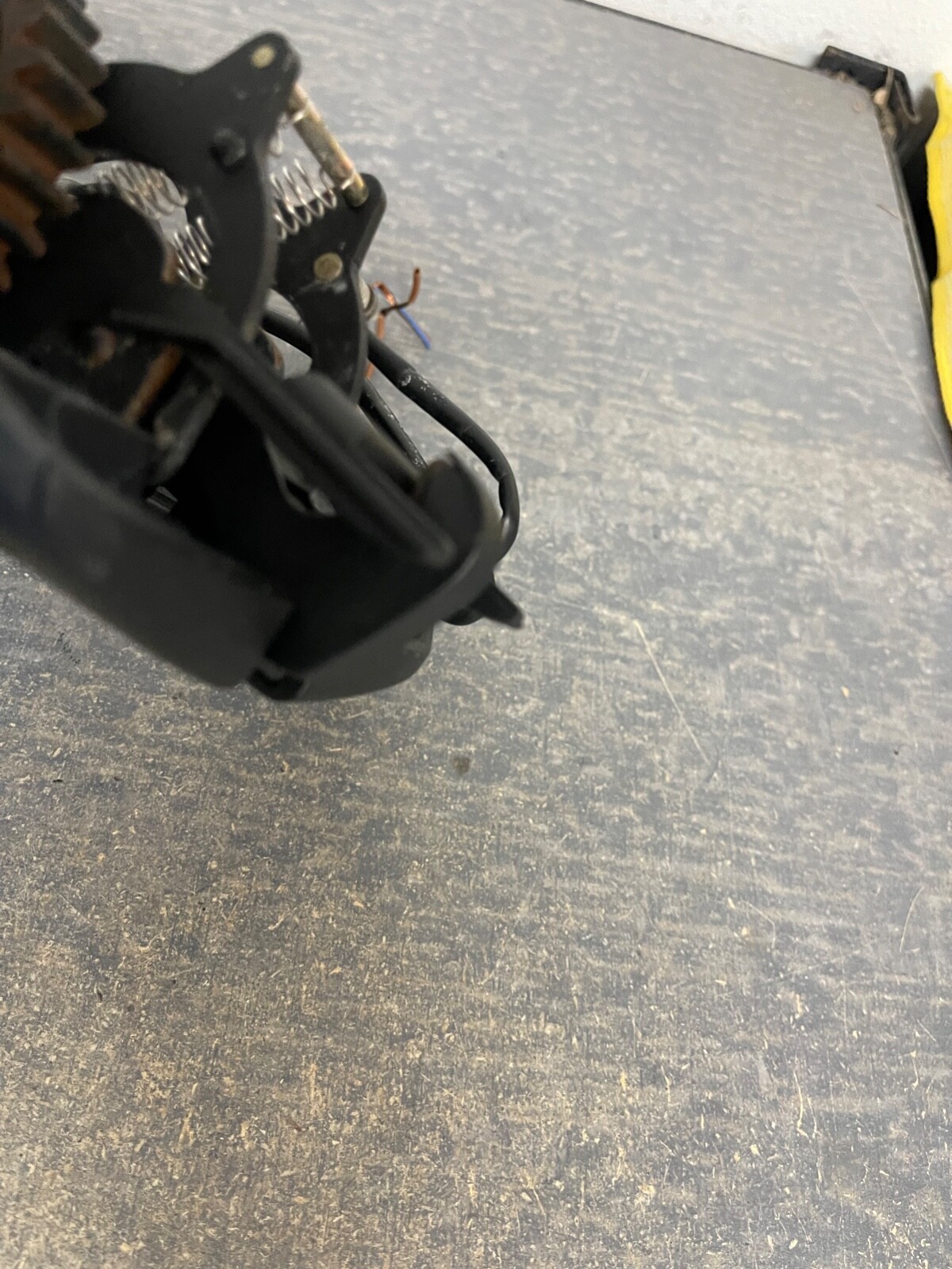 19992004 Porsche 911 996 Convertible Top Latch FOR PARTS OR REPAIR