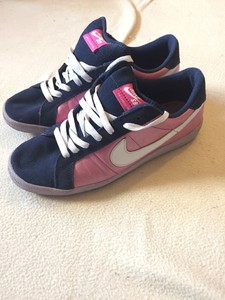 nike sb pink and white