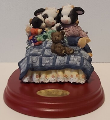 Mary's Moo Moos '98 ''Fa-moo-lies Grow With Loving Hearts'' Figurine w/Base Ltd Ed