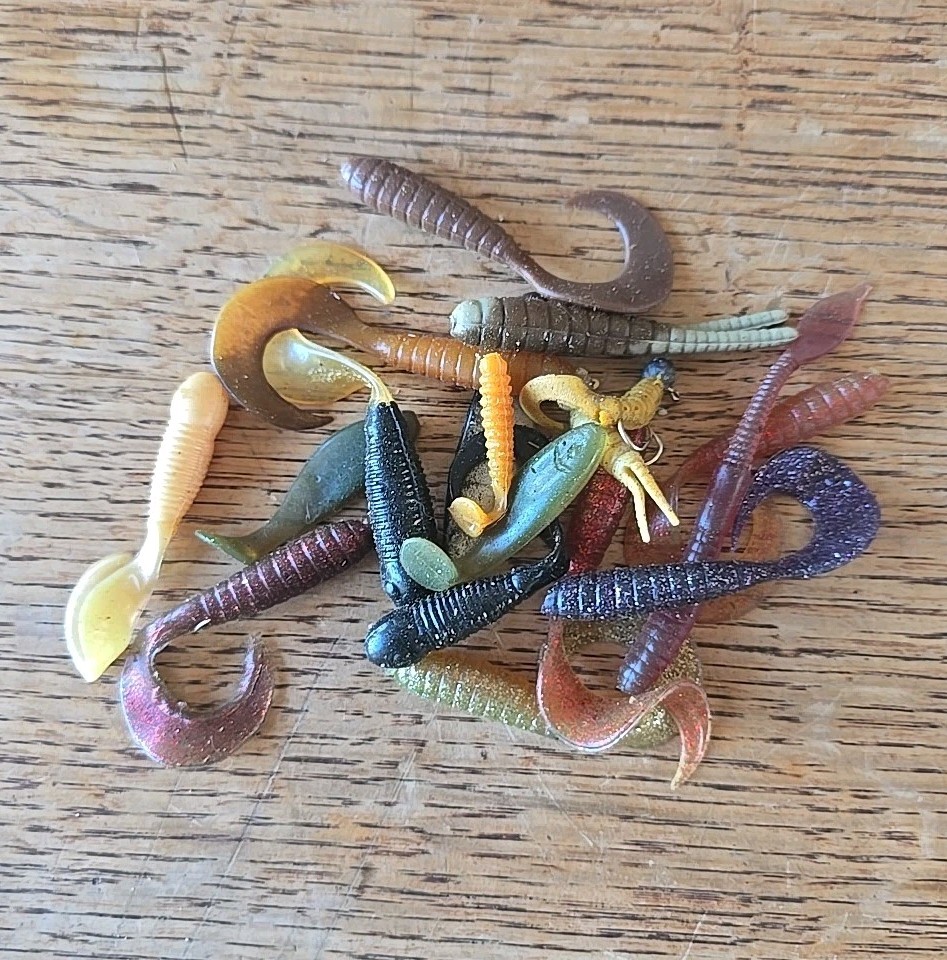 Lot 100's Panfish  Fishing Lures Jigs Doll Flies Twist Tails Beetle Spins Grubs - Image 13