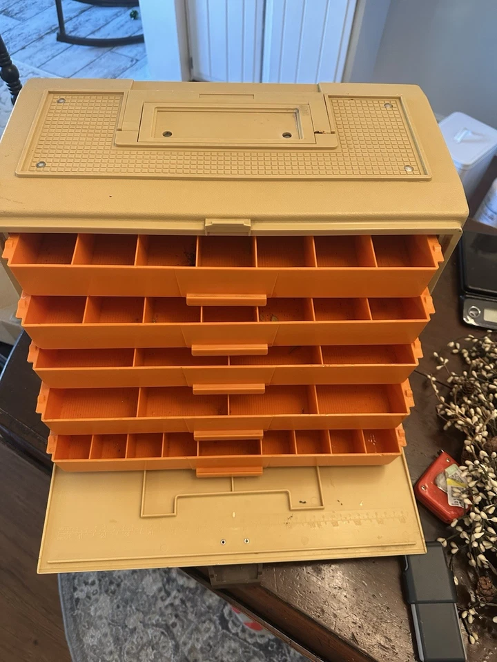 Bass Boss Vintage 7100 Old Pal Woodstream Fish Tackle Box falta bandeja inferior Foto 4 de 4