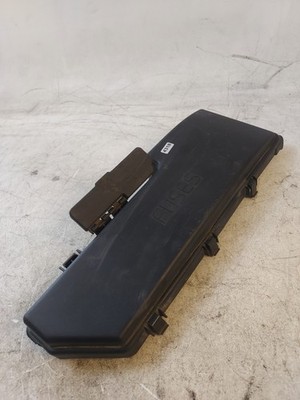 2001-05 VOLVO  V70  ENGINE COMPARTMENT FUSE RELAY LID COVER 9494211 R1 OEM