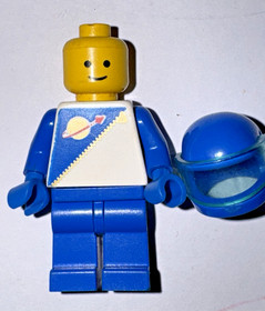 VTG 7 Lego Classic Space Blacktron Futuron Ice Planet Minifigures + Accs 32 Pcs