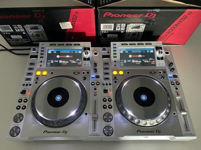 Pioneer 2 X Cdj 00 Nxs2 White Limited Edition Ebay