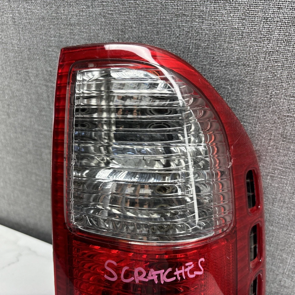 ISUZU RODEO 2000-2004 PASAJERO LUZ TRASERA DERECHA LUZ TRASERA LÁMPARA OEM Foto 4 de 4