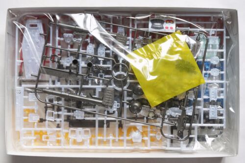 BANDAI HG 1/144 RX-78-2 Gundam The Art of Gundam Osaka metallic limited kit - Picture 4 of 11