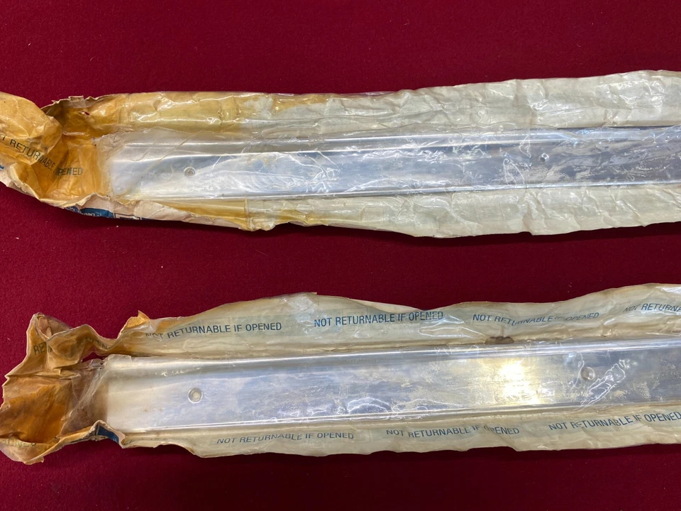 Placas de umbral de puerta Oldsmobile F-85 1964-1967 NOS GM Foto 2 de 4
