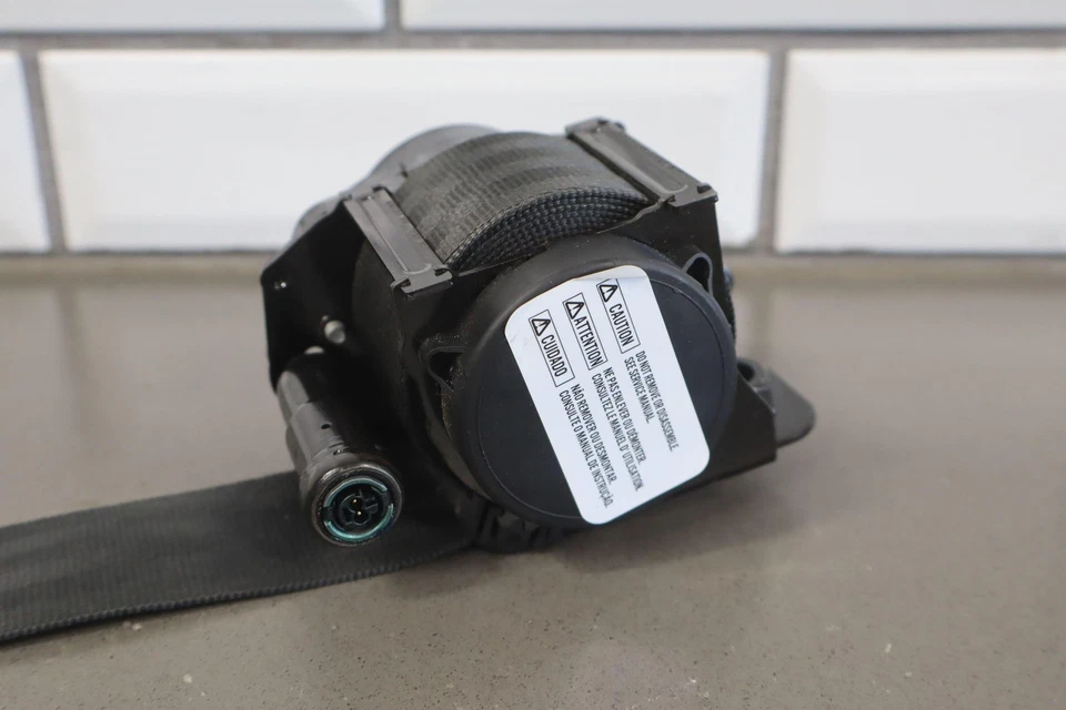 Fiat 500 Abarth 2012-2017 (2 puertas) retractor cinturón seguridad conductor izquierdo Foto 2 de 4