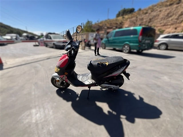 side fairing left side for KEEWAY HURRICANE 50 2008 104068 - Image 3 of 4