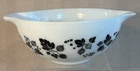 PYREX Black Gooseberry 443 Cinderella Bowl - 2 1/2 Qt.   #48