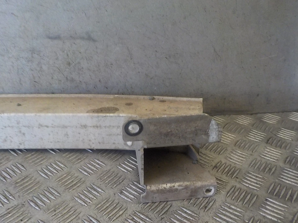 REFUERZO DE PARACHOQUES AUDI A3 S3 8P 5 PUERTAS HATCHBACK 2009-2012 (TRASERO) Foto 3 de 4