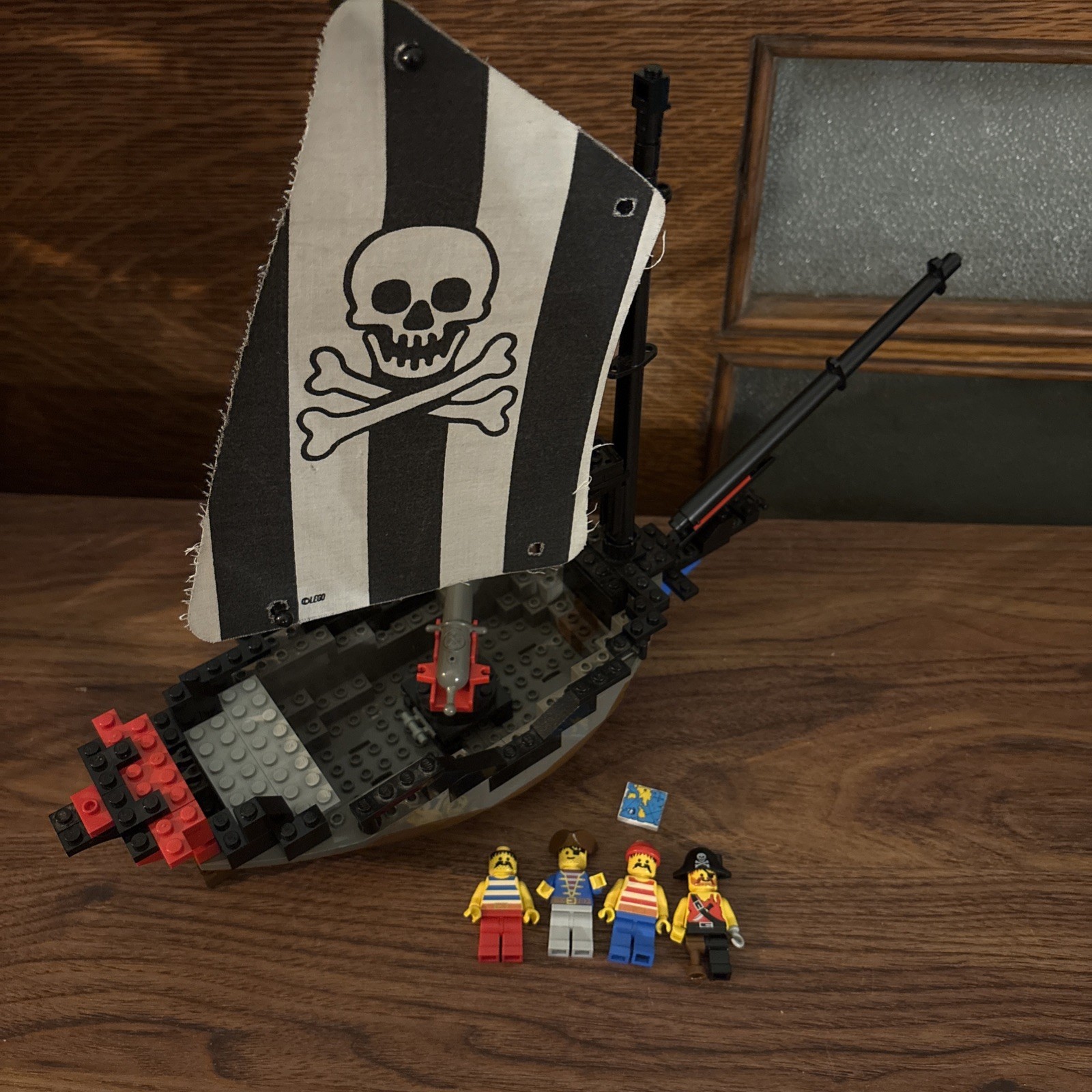 LEGO Pirates: Renegade Runner (6268) parts, hull sails, flag, Mini figures