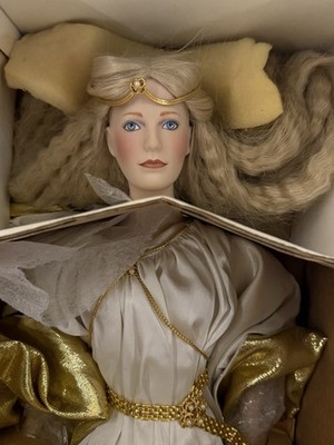 Franklin Heirloom Porcelain Doll – Queen Galadriel – Lord of the Rings –  Blonde,