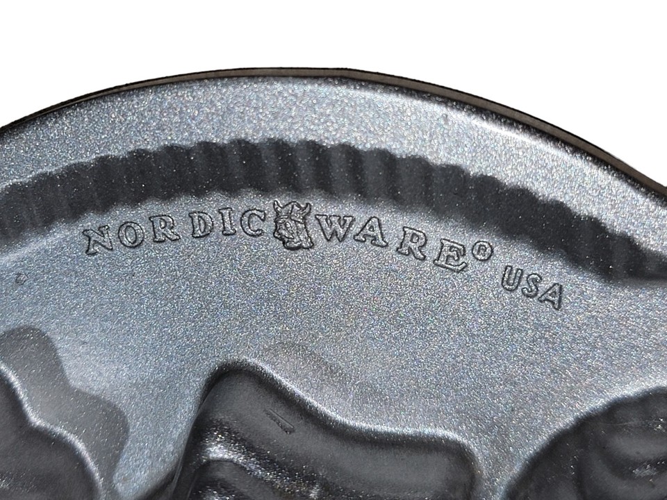 Nordic Ware Mini Bundt Pan Tea Cakes and Candy 30 MiniCakes Petit