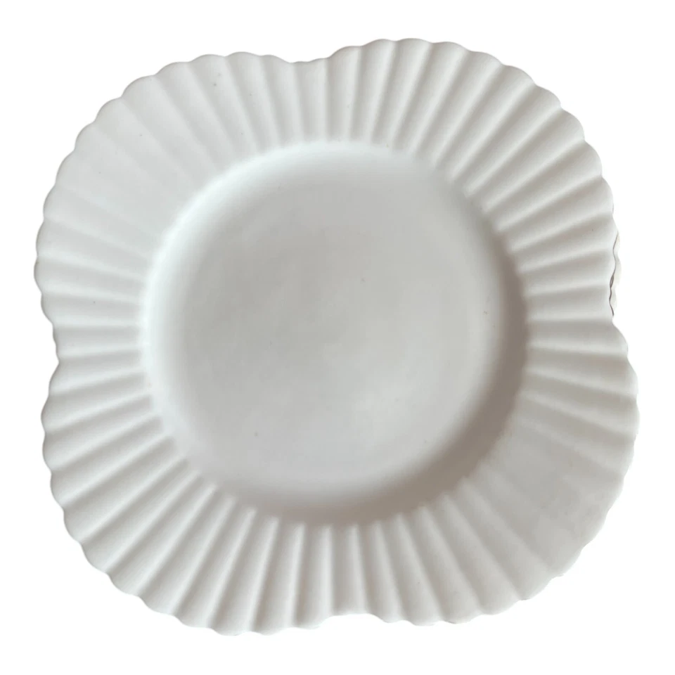 The Foley China 8 x White Glossy Decorative Serving Vintage Ceramic Plates - Image 2 of 4
