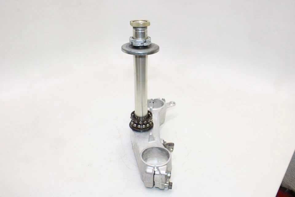 06-09 SUZUKI GSXR 600 OEM HORQUILLA DELANTERA ABRAZADERA INFERIOR TRIPLE ÁRBOL VÁSTAGO Foto 4 de 4