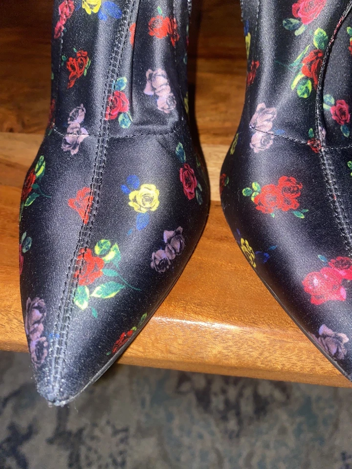 Betsey Johnson VID电压范围靴黑色花卉细跟及膝高码 7.5M — 第 3/4 张图片