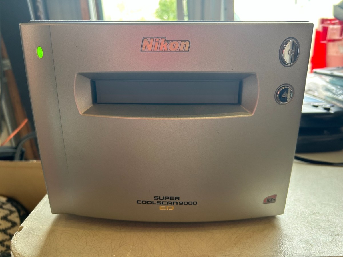 Nikon Super CoolScan 9000 ED Photo Slide & Film Scanner NICE