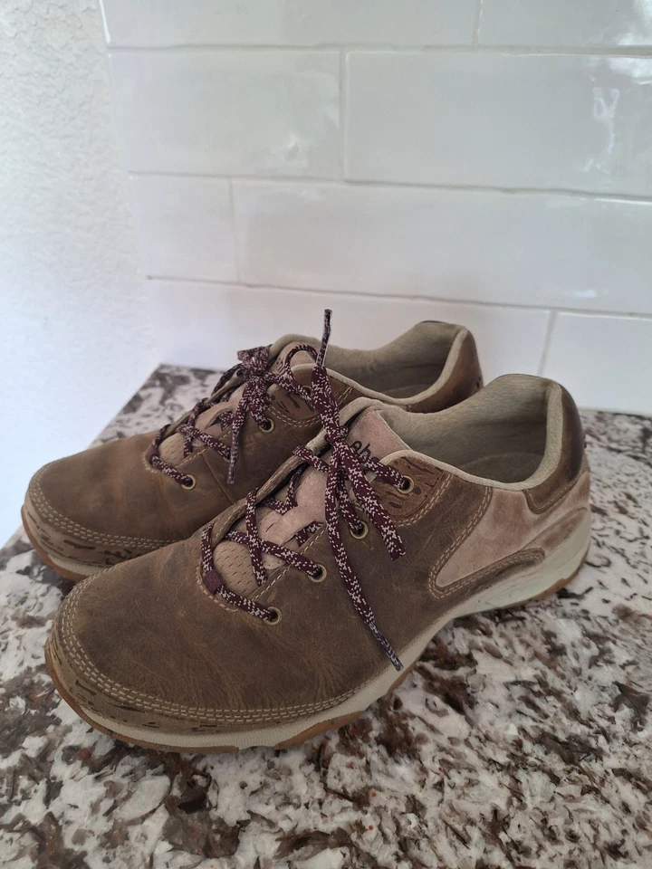 Zapatos bajos de senderismo Ahnu Montara Teva para mujer talla 8,5 de cuero tostado impermeables al aire libre Foto 4 de 4