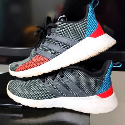 Adidas Questar Flow sneakers.  Size 6.  (96)