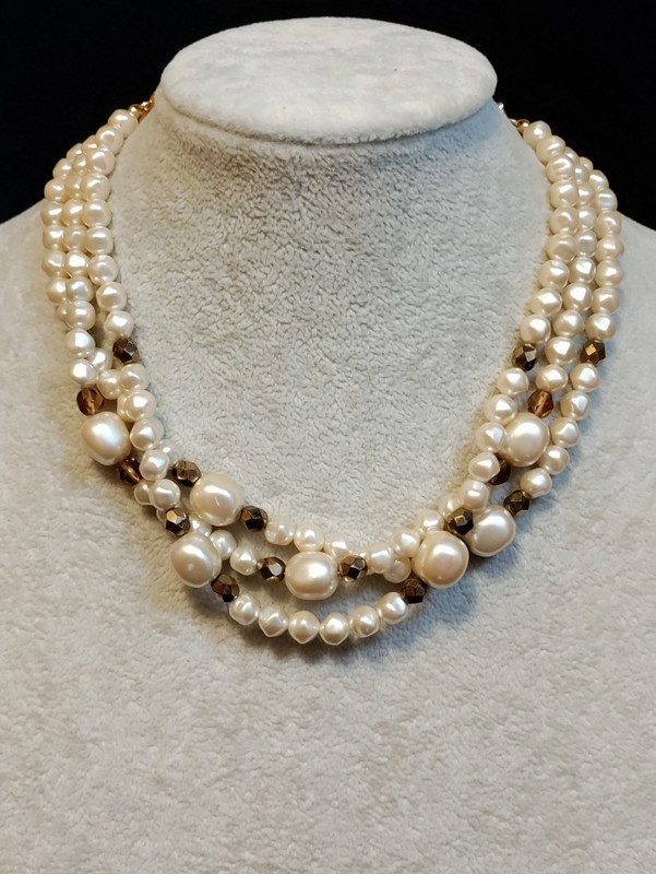 Liz Claiborne Gorgeous Vintage 3 Strands Of Faux Pearl Necklace 