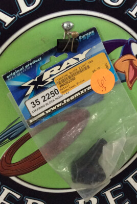 Xray Steering Block Right - XRA352250