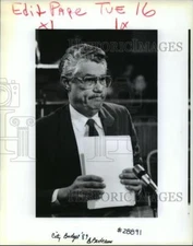 1989 Press Photo Sidney Barthelemy Prepares to Speak - noa28252