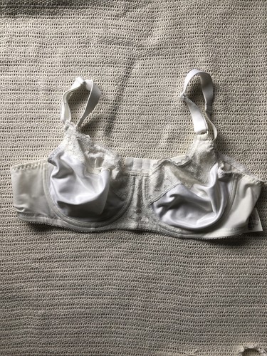 Women’s JC Penny Bra 38C White Adjustable Straps UnderWire Lace NWT