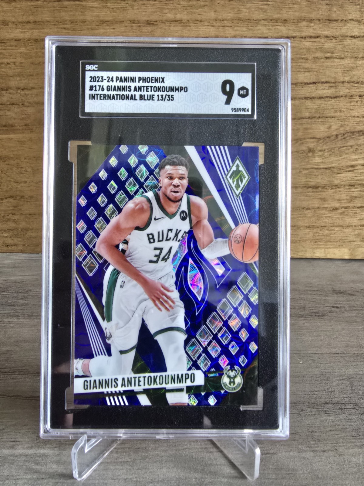 2023-24 Panini Phoenix - Giannis Antetokounmpo #176 Blue /35 Bucks