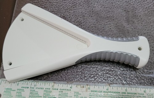 Pampered Chef Jar Opener 2677 Handheld or Mounted White Kitchen Utensil 8"